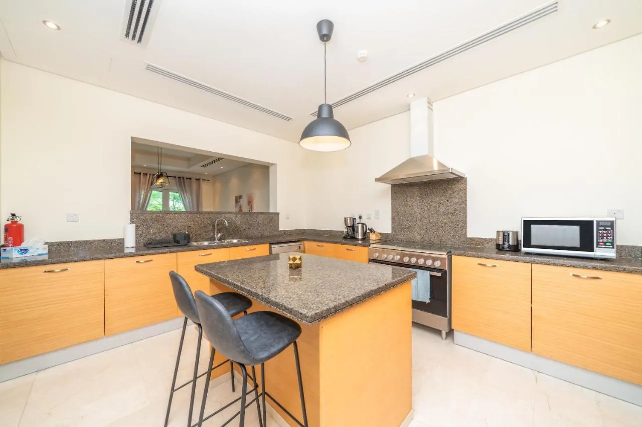 Alh Vacay - Al Furjan Quortaj Villa 3Br Dubai 0*,  United Arab Emirates